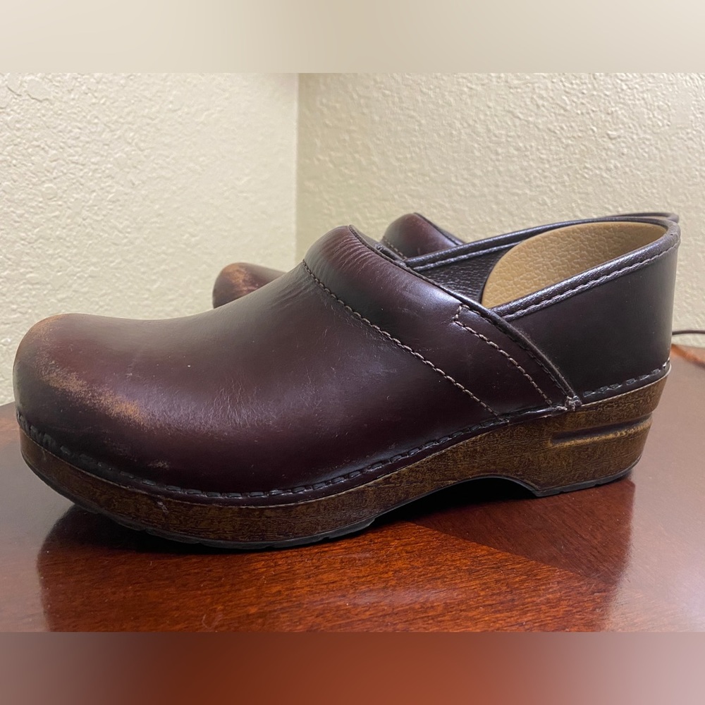 Dansko professional clog | brown with wood-grain midsoles | size:38 narrow